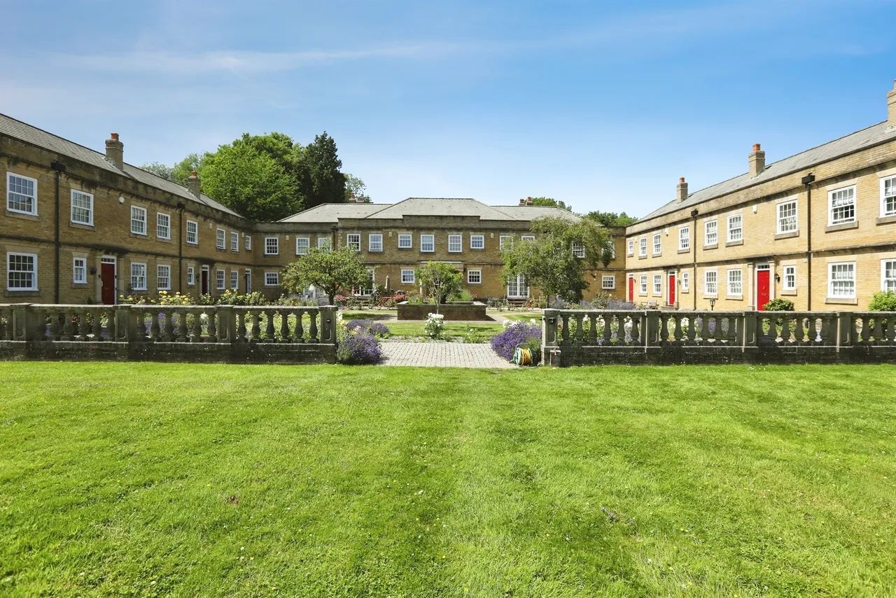 4 bed character property for sale — Turners Hill Road, East Grinstead