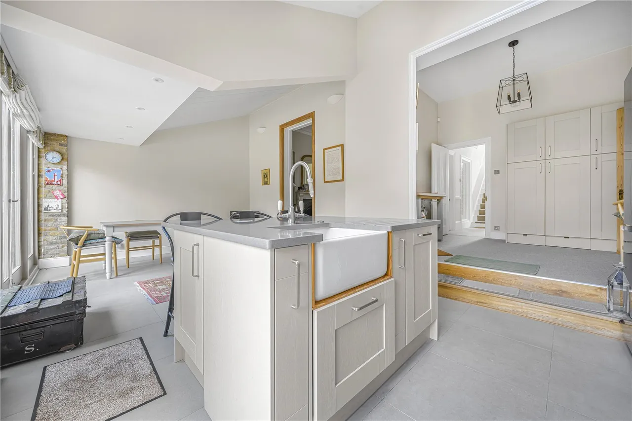 Nightingale Road, Hampton, TW12, photo 4