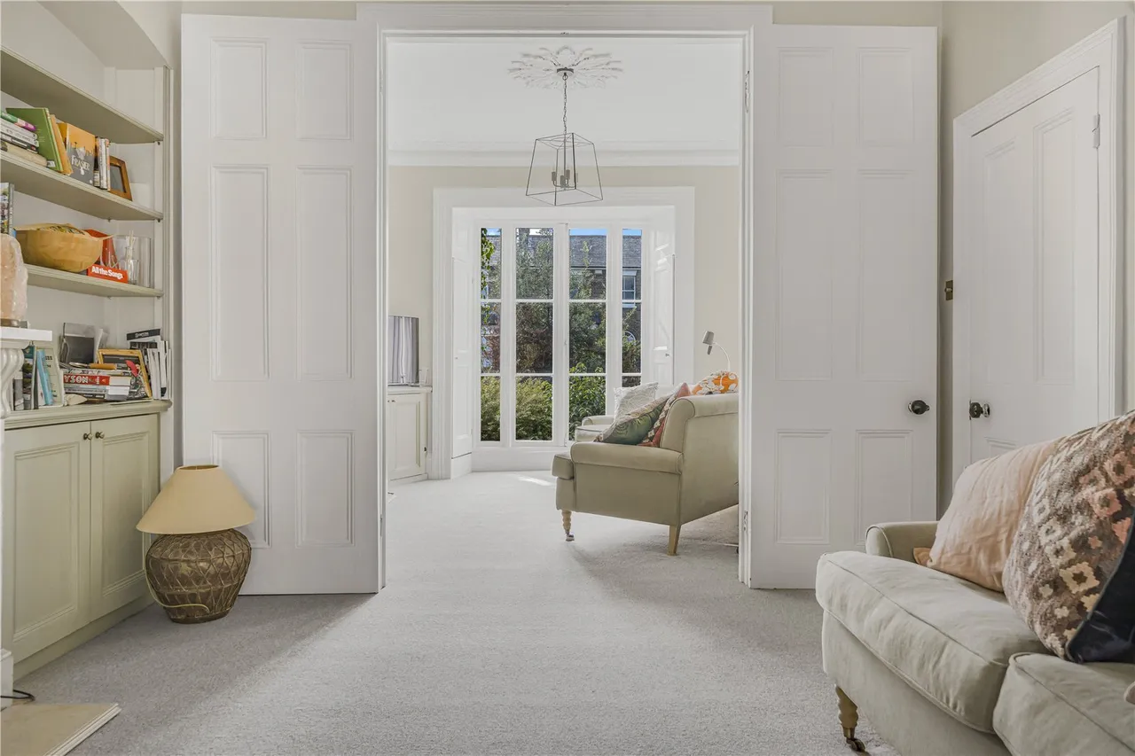 Nightingale Road, Hampton, TW12, photo 12