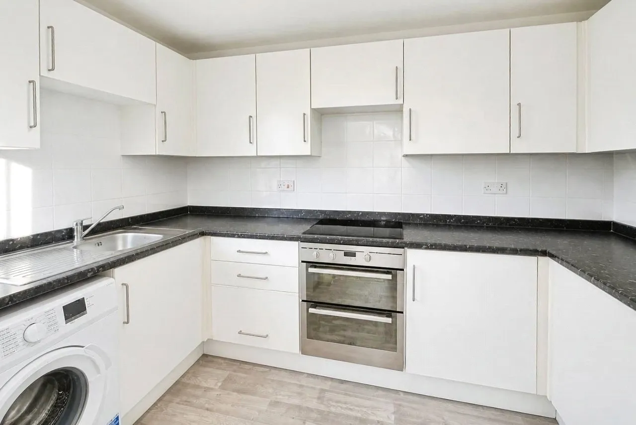 Albert Walk, Crowthorne, RG45, photo 2