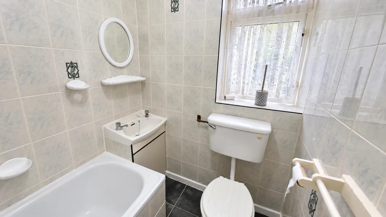 Fanshawe Crescent, Dagenham, RM9, photo 9
