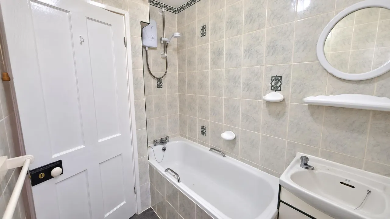 Fanshawe Crescent, Dagenham, RM9, photo 10