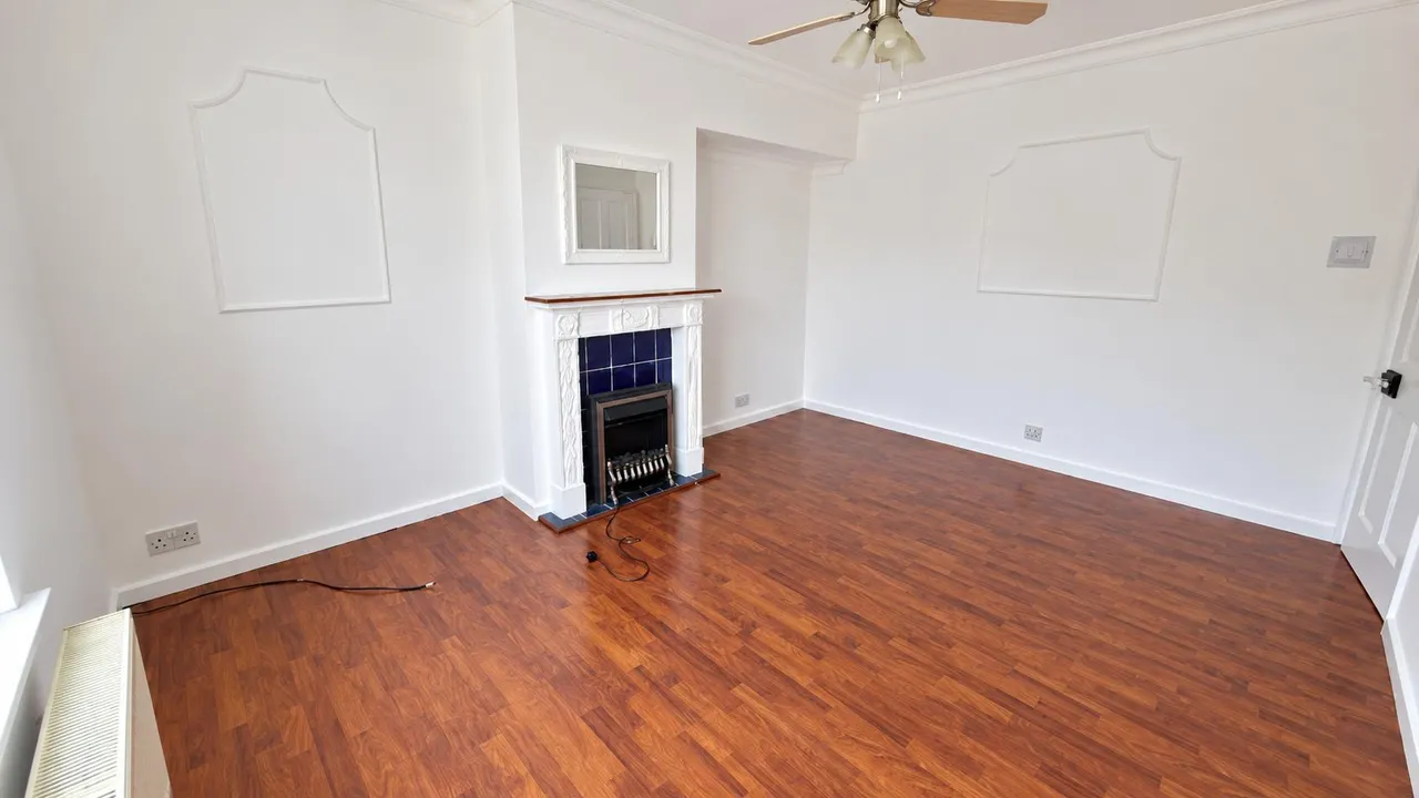 Fanshawe Crescent, Dagenham, RM9, photo 6