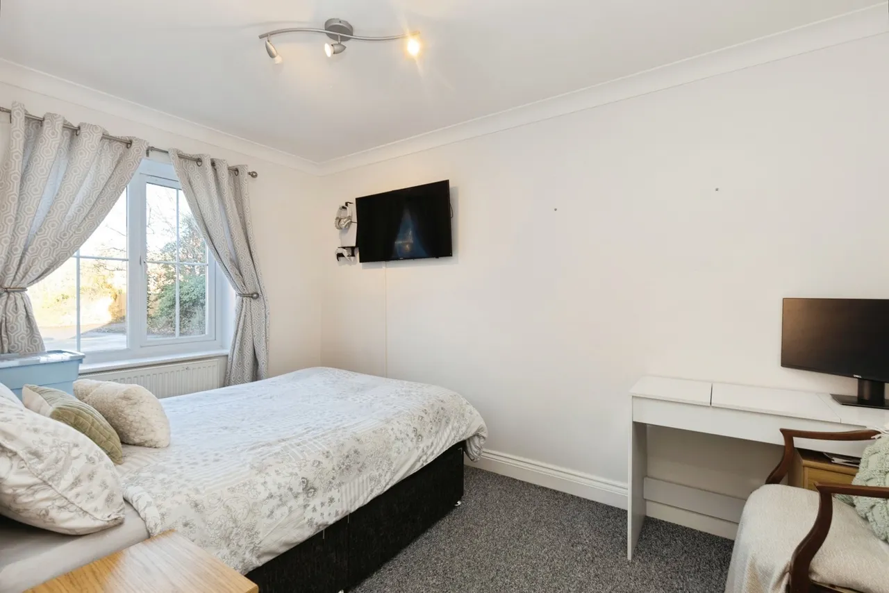 Thatcham Avenue, Kingsway, Gloucester, Gloucestershire, GL2, photo 12