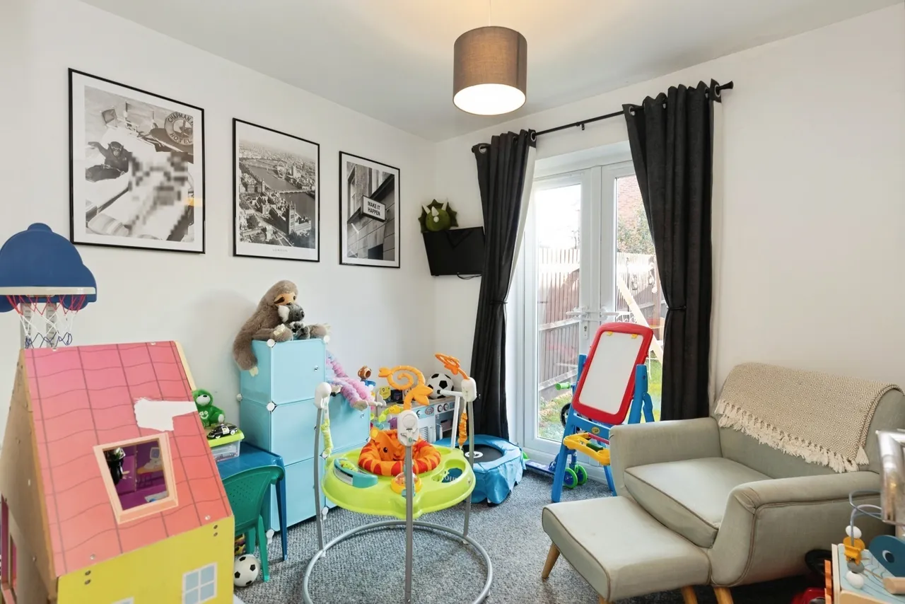 Thatcham Avenue, Kingsway, Gloucester, Gloucestershire, GL2, photo 6