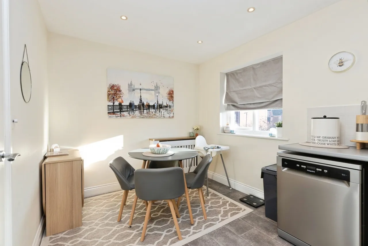 Thatcham Avenue, Kingsway, Gloucester, Gloucestershire, GL2, photo 3