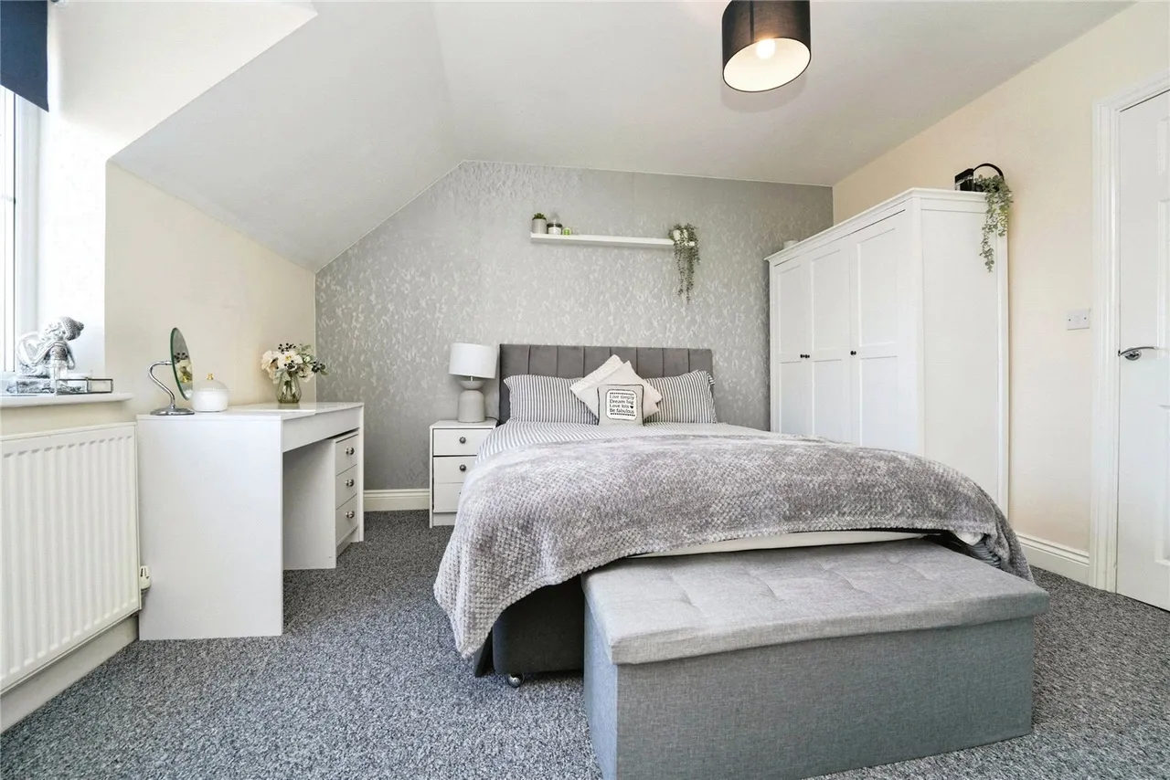 Thatcham Avenue, Kingsway, Gloucester, Gloucestershire, GL2, photo 9