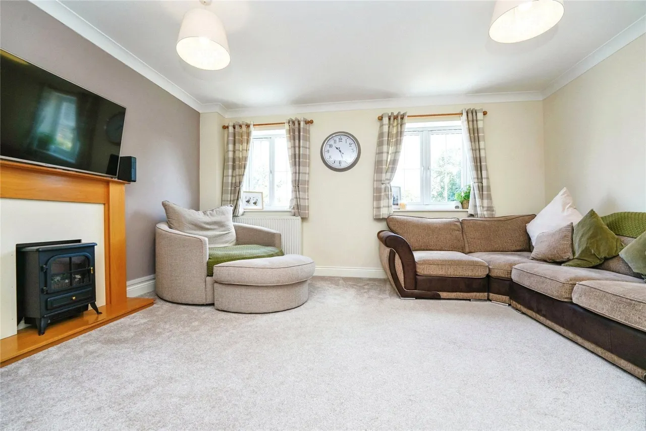 Thatcham Avenue, Kingsway, Gloucester, Gloucestershire, GL2, photo 5