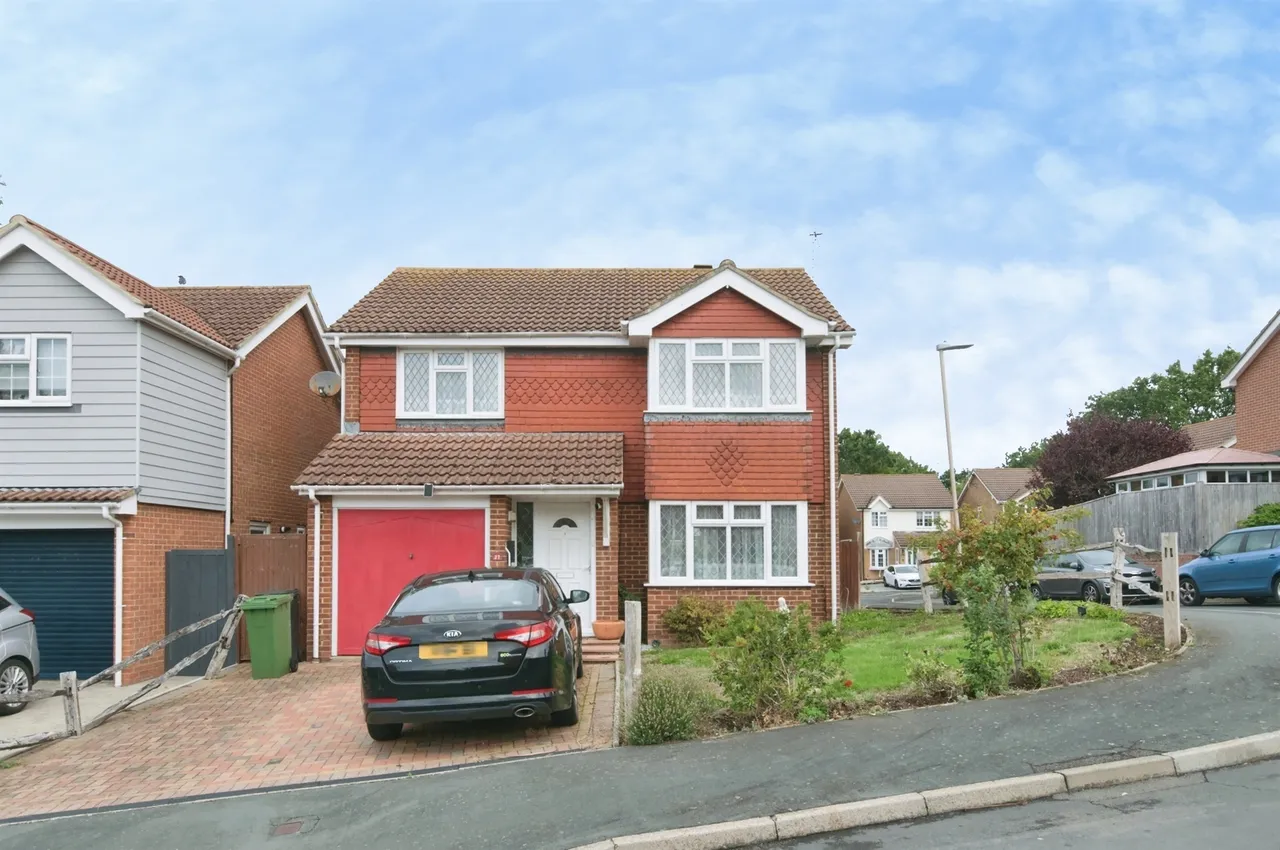 4 bed house for sale — Grasmere Close, Eastbourne
