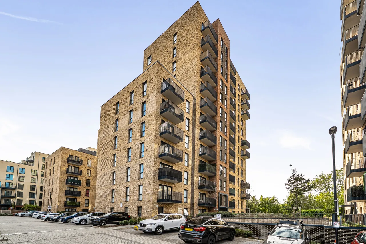 2 bed flat for sale, Sydney Road, Watford, WD18