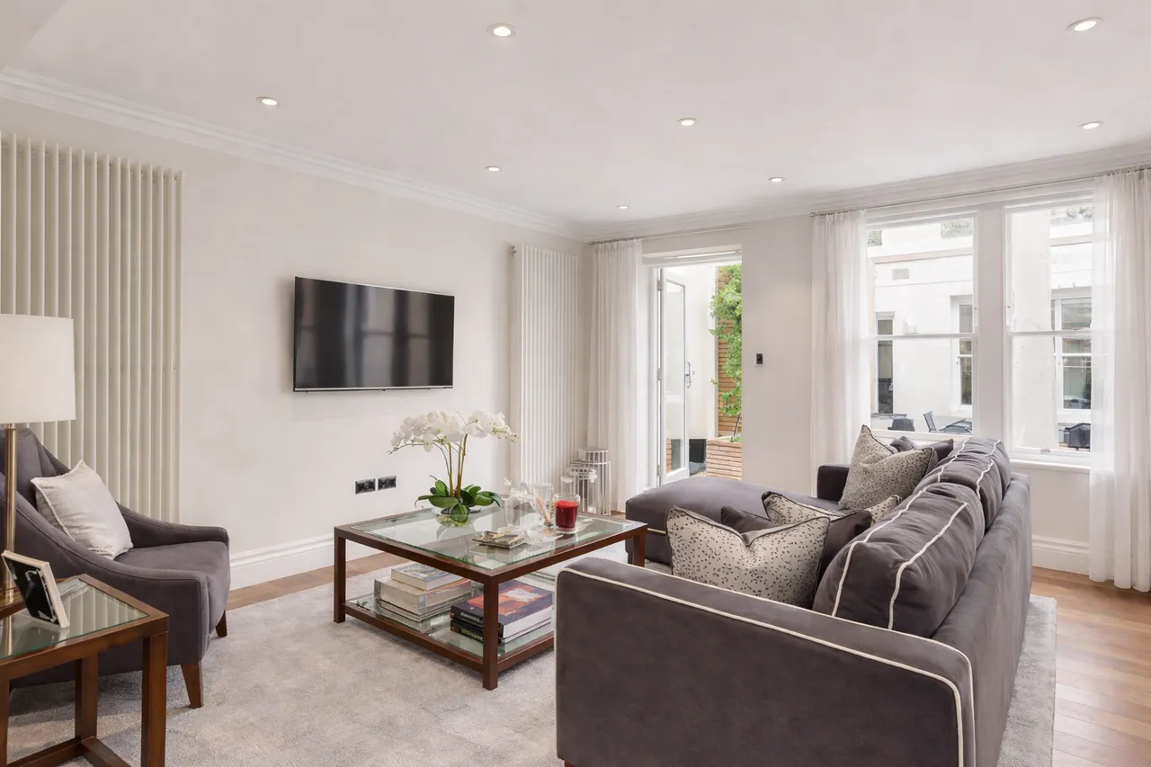 2 bed flat to rent, Kensington Gardens Square, W2