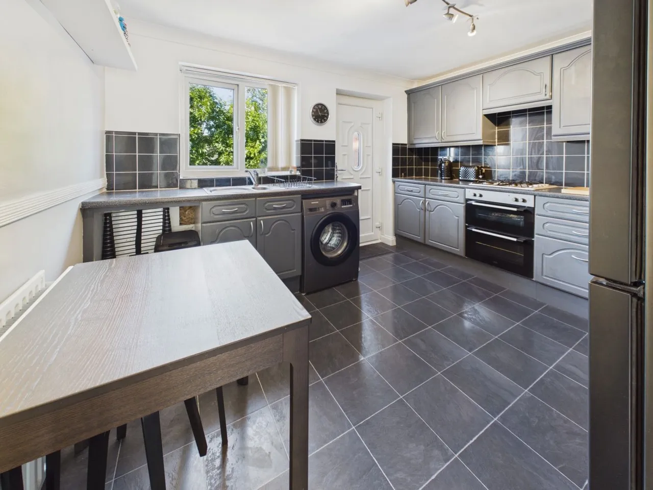 Charnwood Bank, Batley, WF17, photo 2