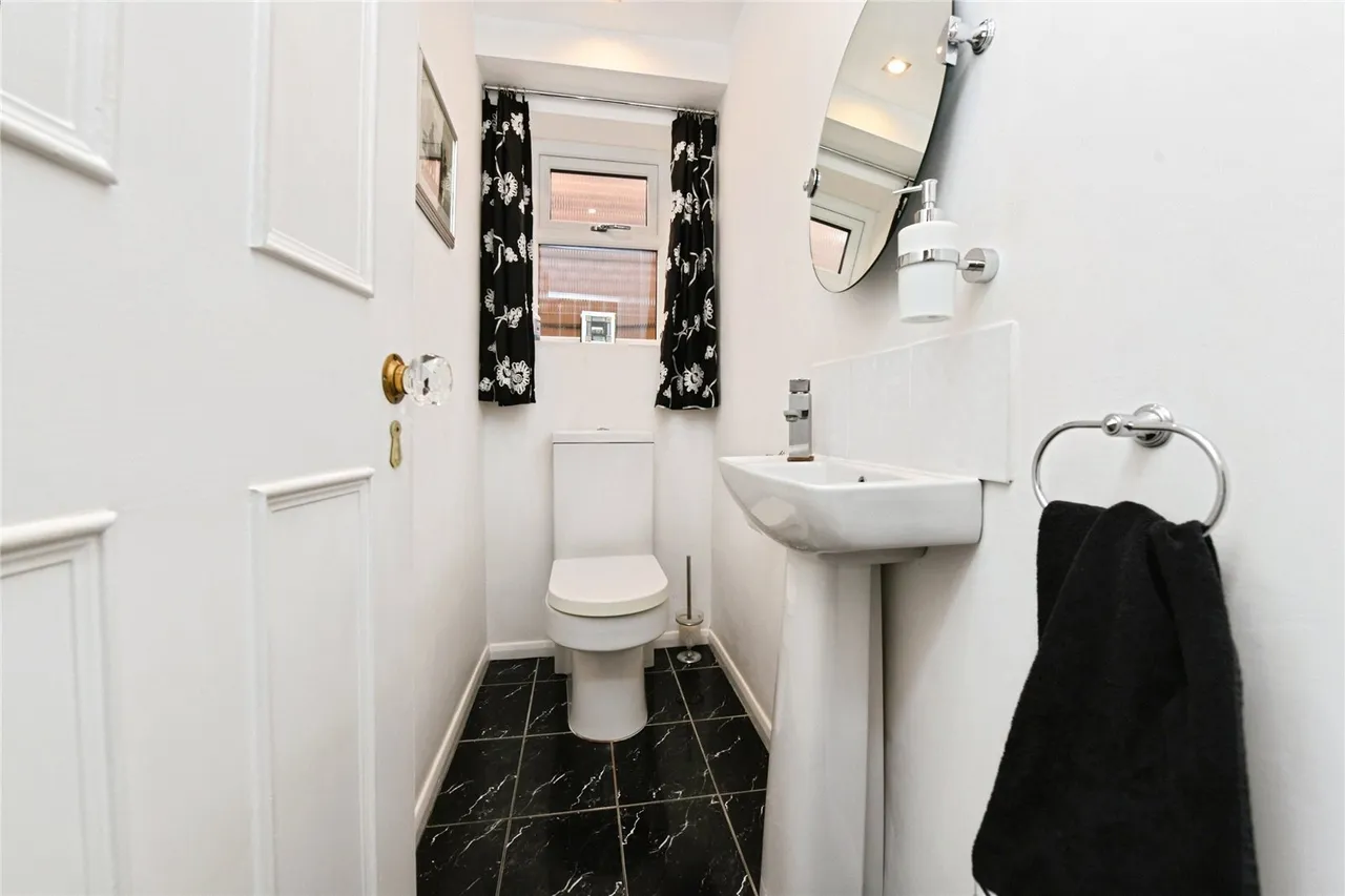 King Georges Road, Pilgrims Hatch, CM15, photo 22