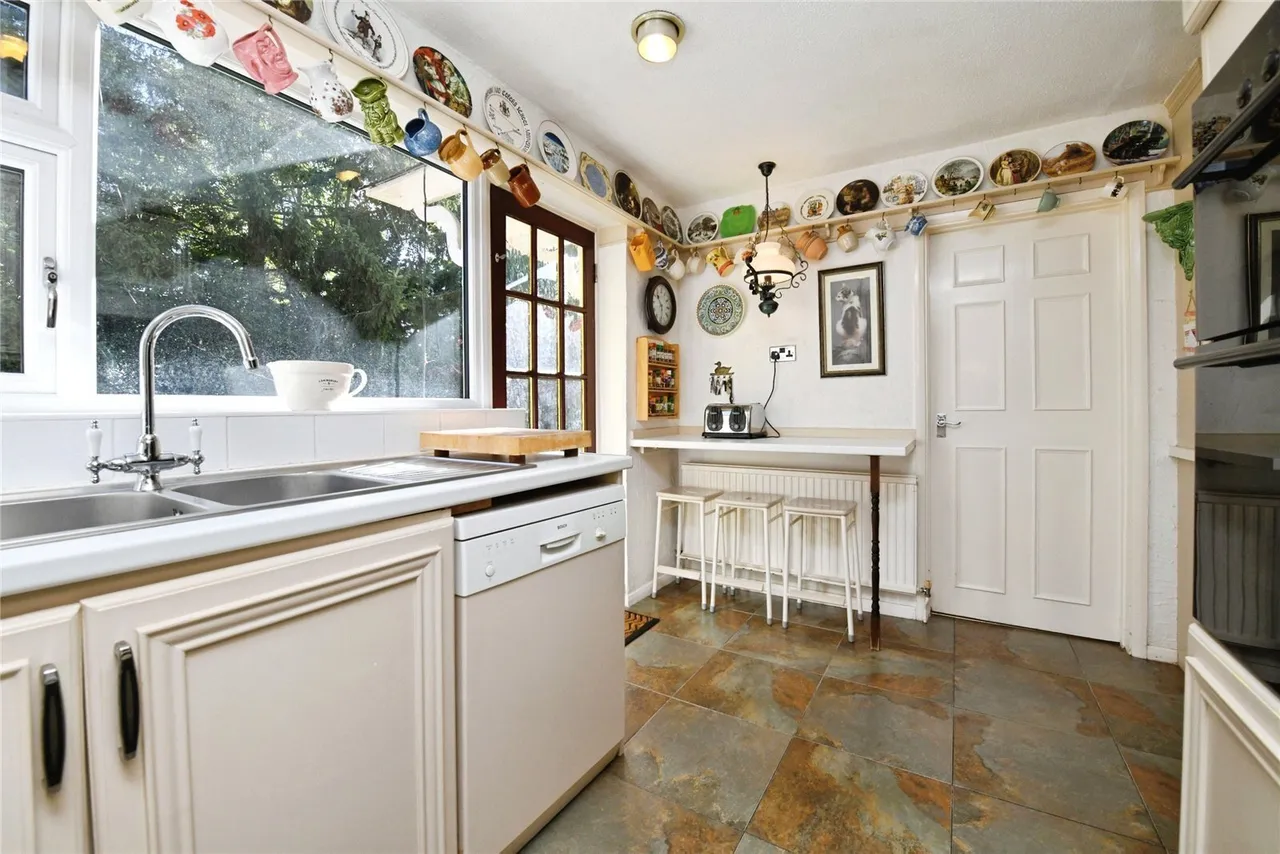 King Georges Road, Pilgrims Hatch, CM15, photo 9