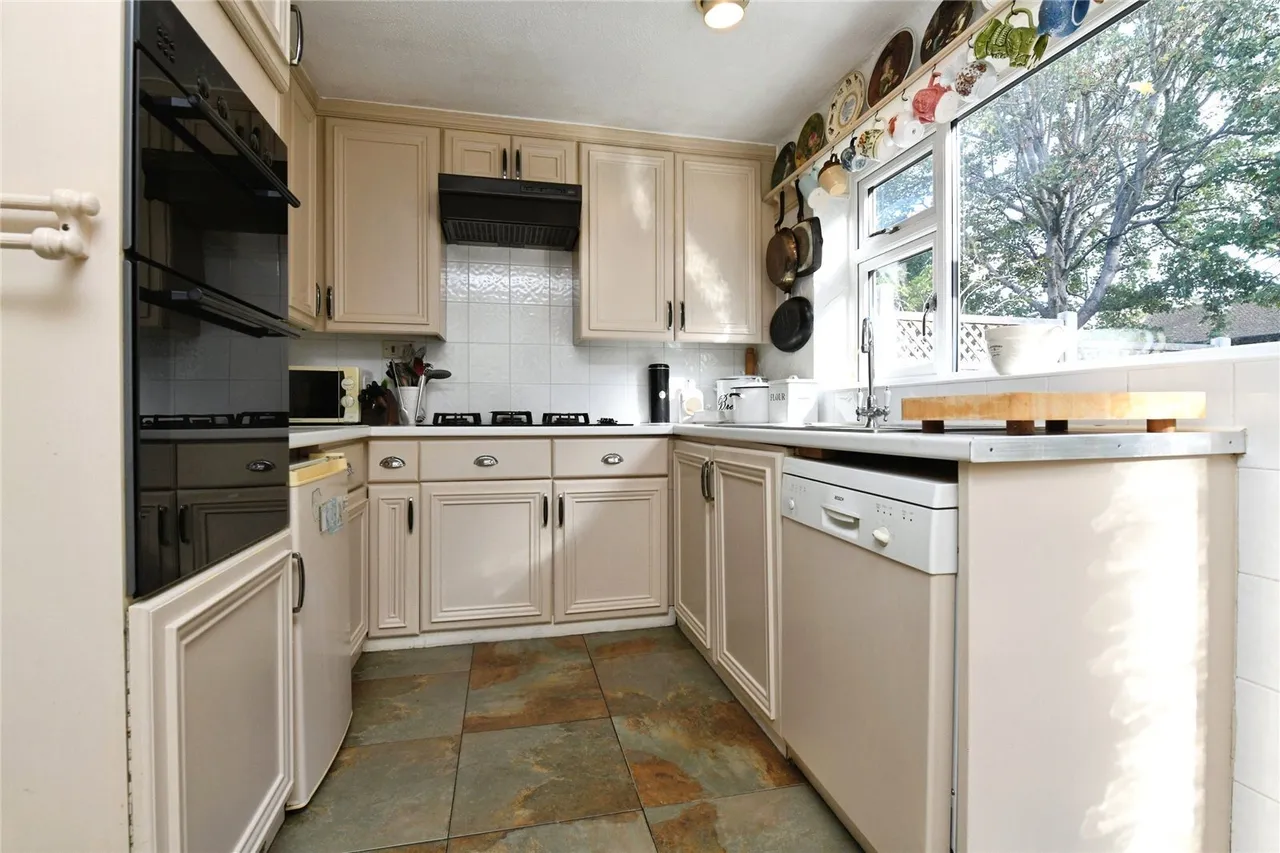 King Georges Road, Pilgrims Hatch, CM15, photo 8