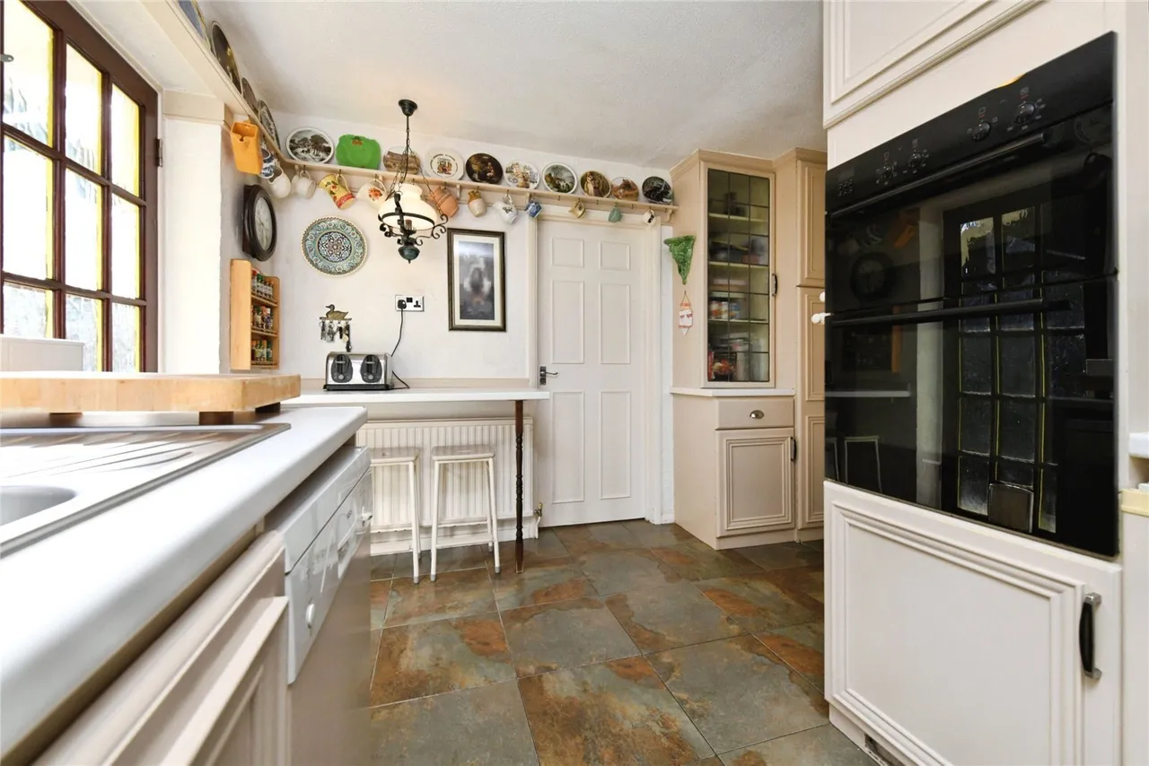 King Georges Road, Pilgrims Hatch, CM15, photo 10