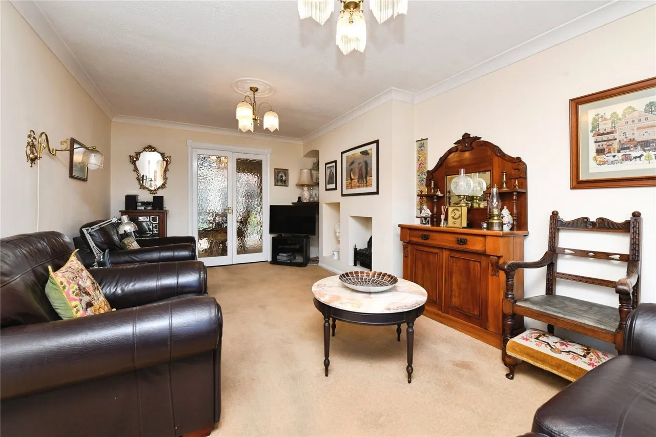 King Georges Road, Pilgrims Hatch, CM15, photo 5