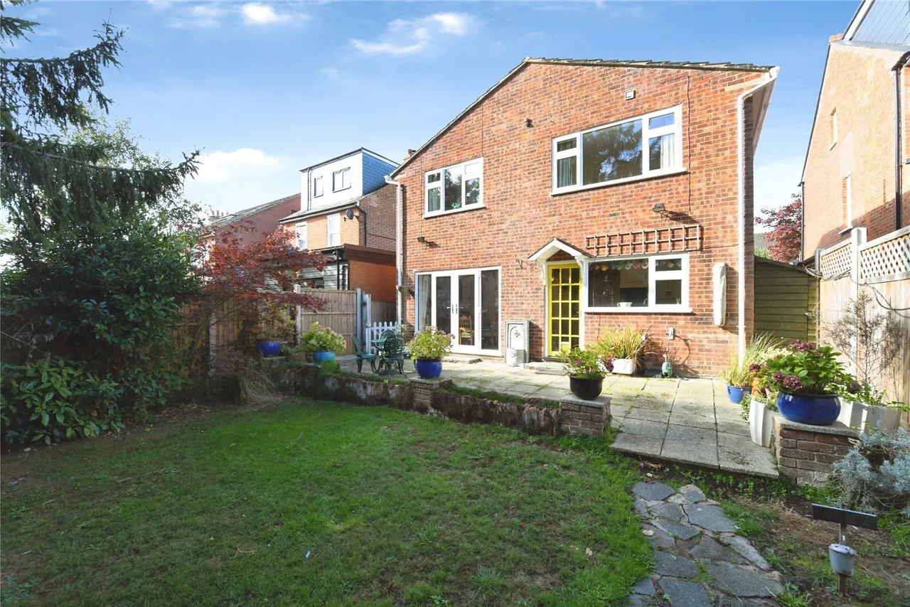 King Georges Road, Pilgrims Hatch, CM15, photo 2