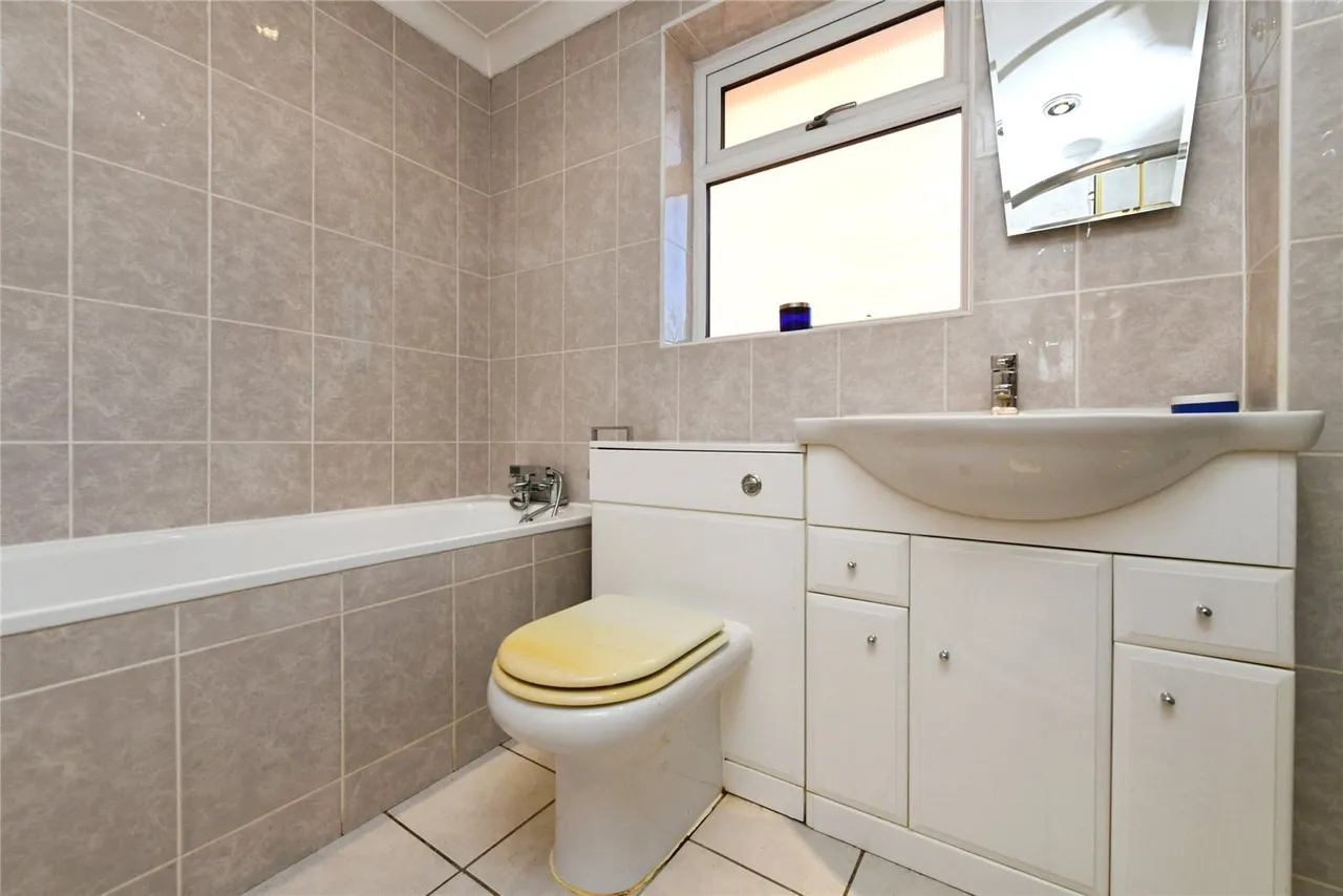 King Georges Road, Pilgrims Hatch, CM15, photo 21