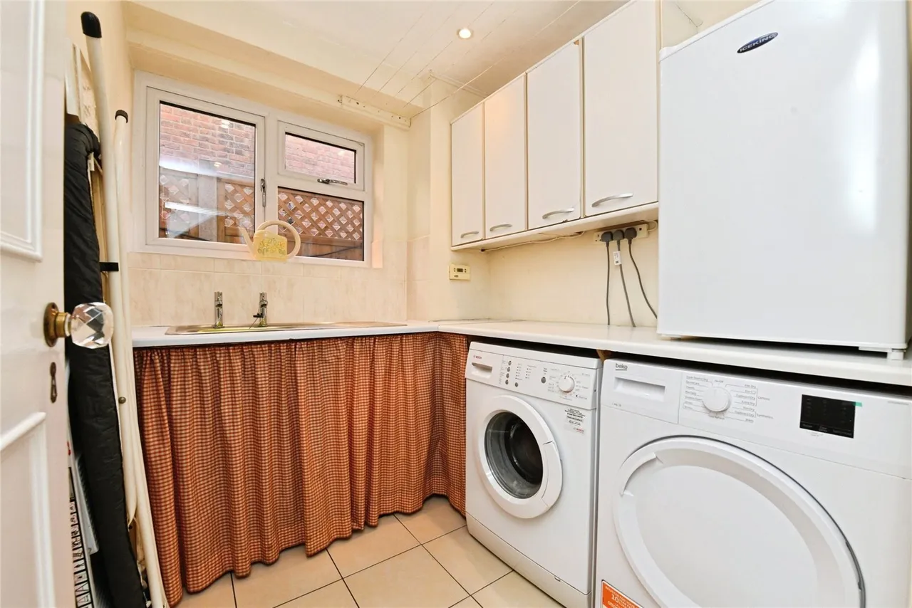 King Georges Road, Pilgrims Hatch, CM15, photo 11