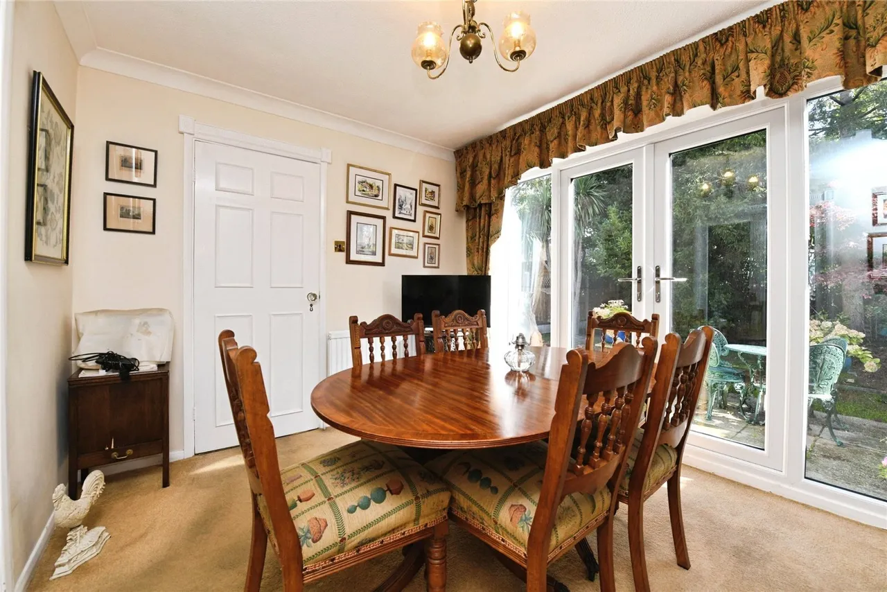 King Georges Road, Pilgrims Hatch, CM15, photo 7