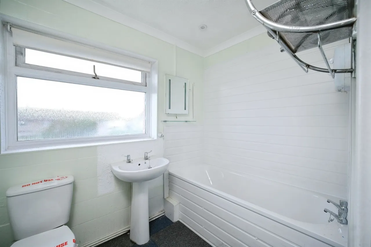 Aust Crescent, Chepstow, NP16, photo 6
