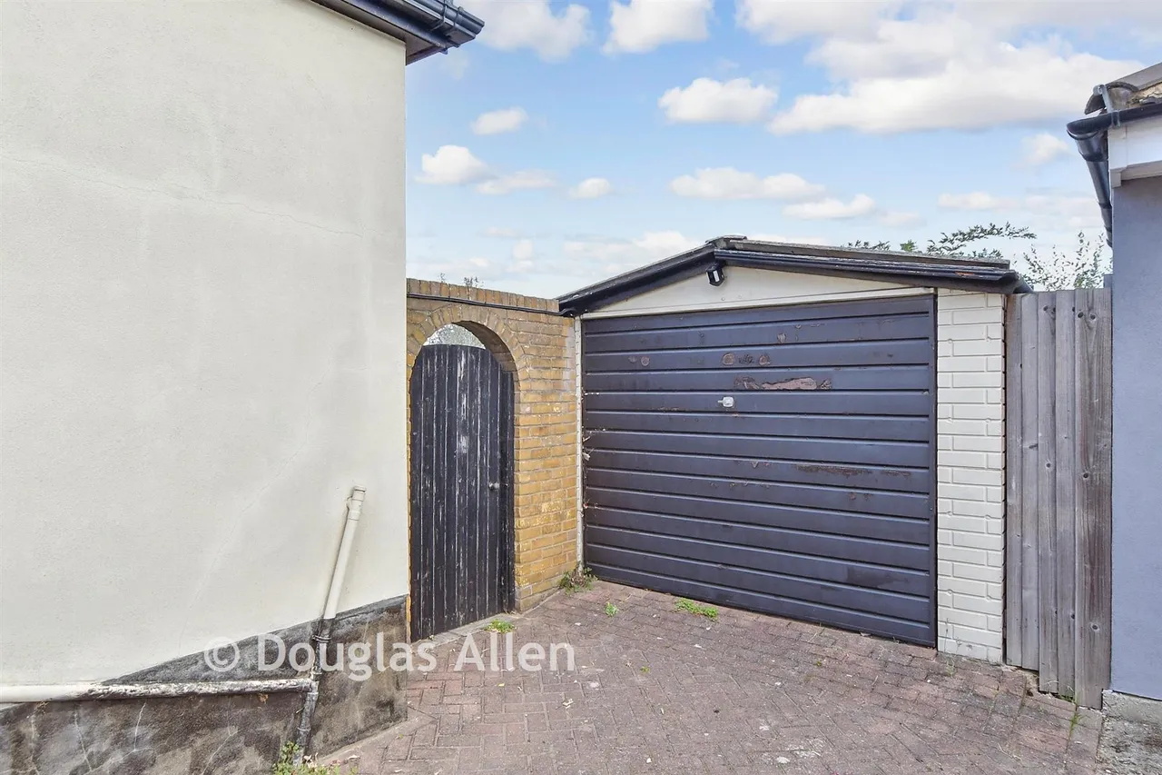 Lodge Lane, Romford, RM5, photo 9