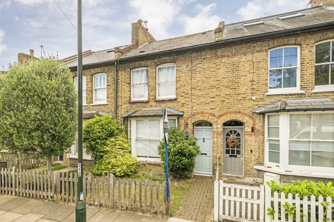 2 bed property for sale, Bushy Park Road, TW11