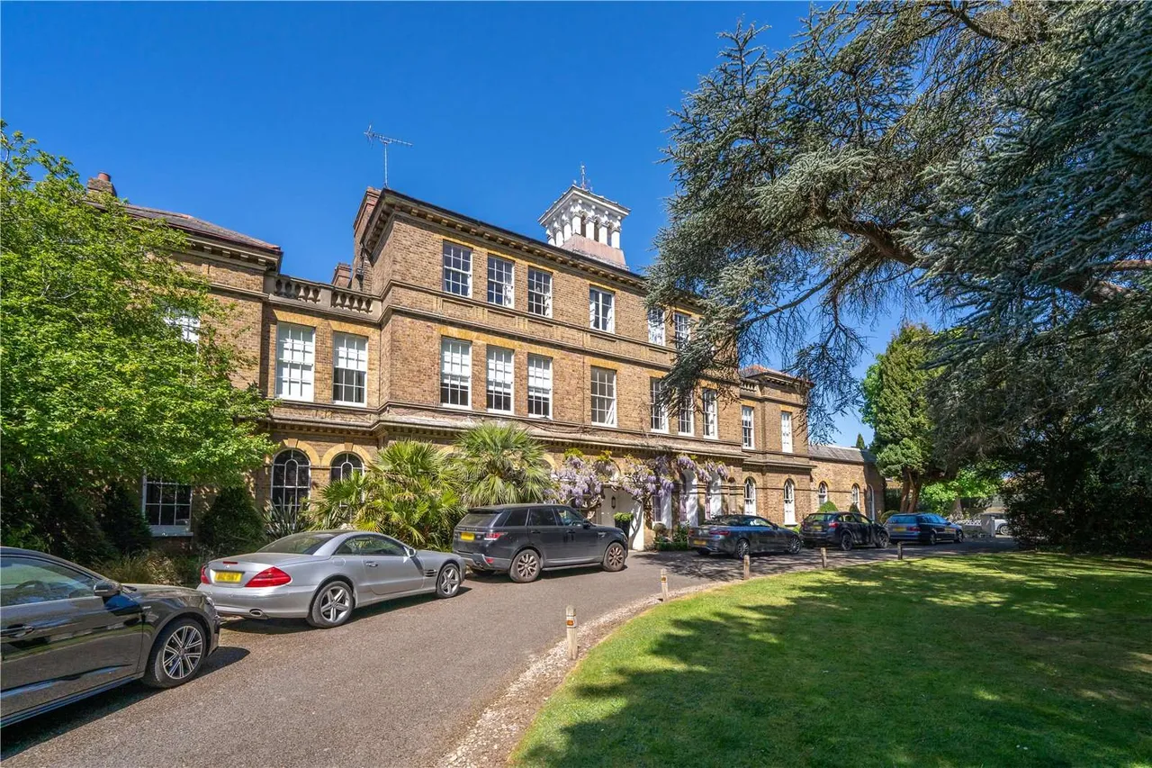 2 bed flat for sale — South Lodge, 61 Ham Common, Richmond, Surrey, TW10 7JL