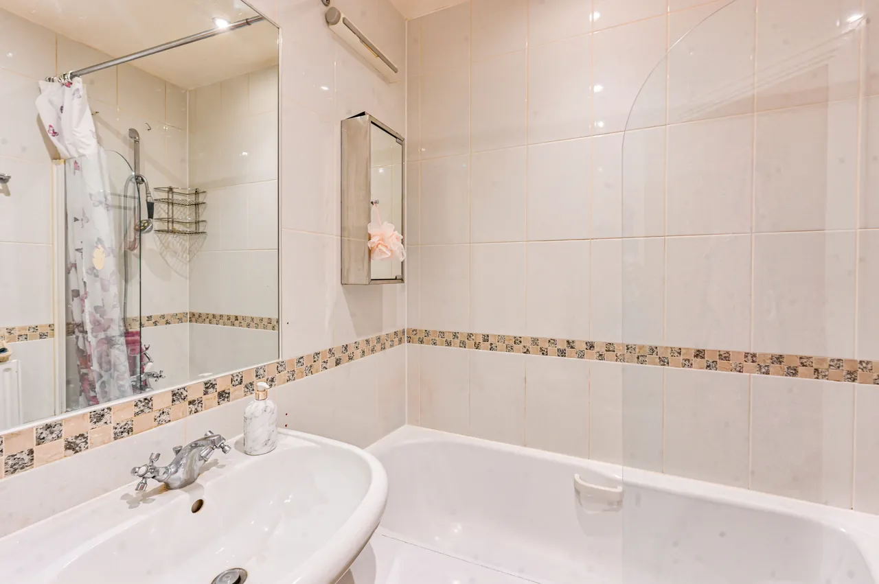 27 Warren House Kensington Westside, Beckford Close, London, photo 10
