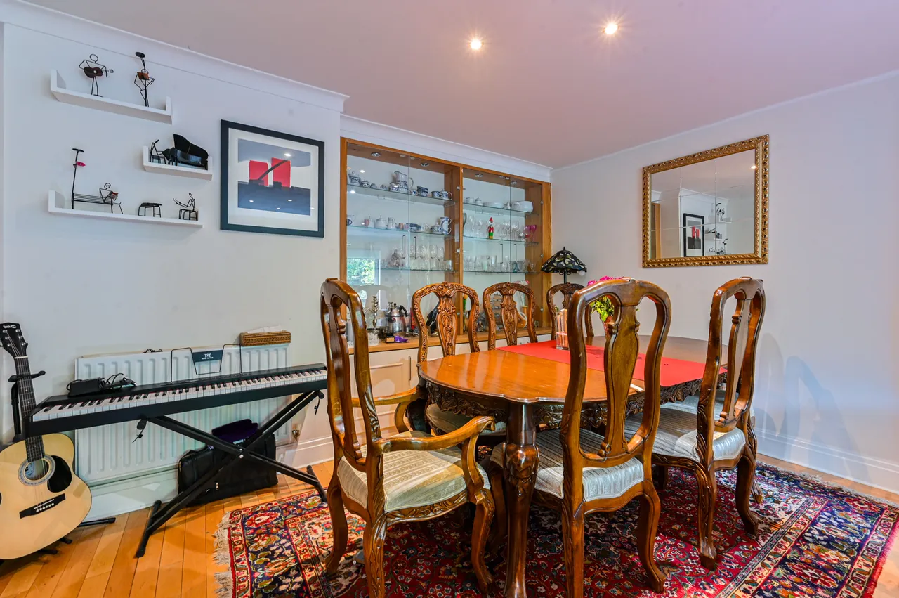27 Warren House Kensington Westside, Beckford Close, London, photo 4