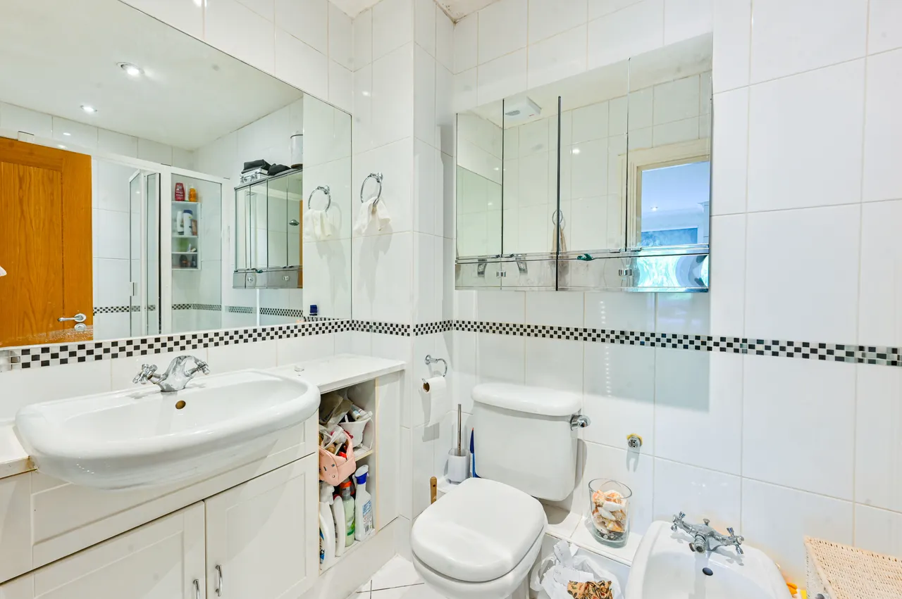 27 Warren House Kensington Westside, Beckford Close, London, photo 7