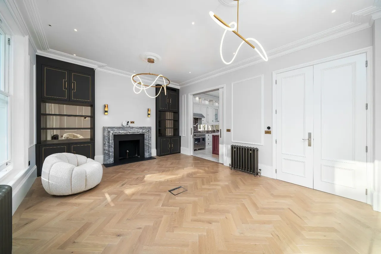 5 bed property to rent — Elsham Road, Holland Park, London, W14 8HA