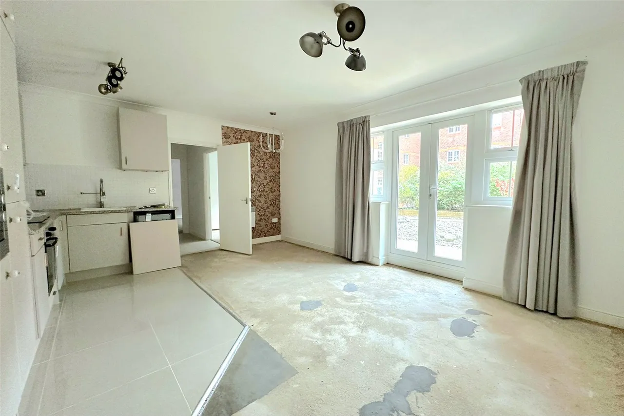 London Road, Camberley, Surrey, GU15 3JJ, photo 2