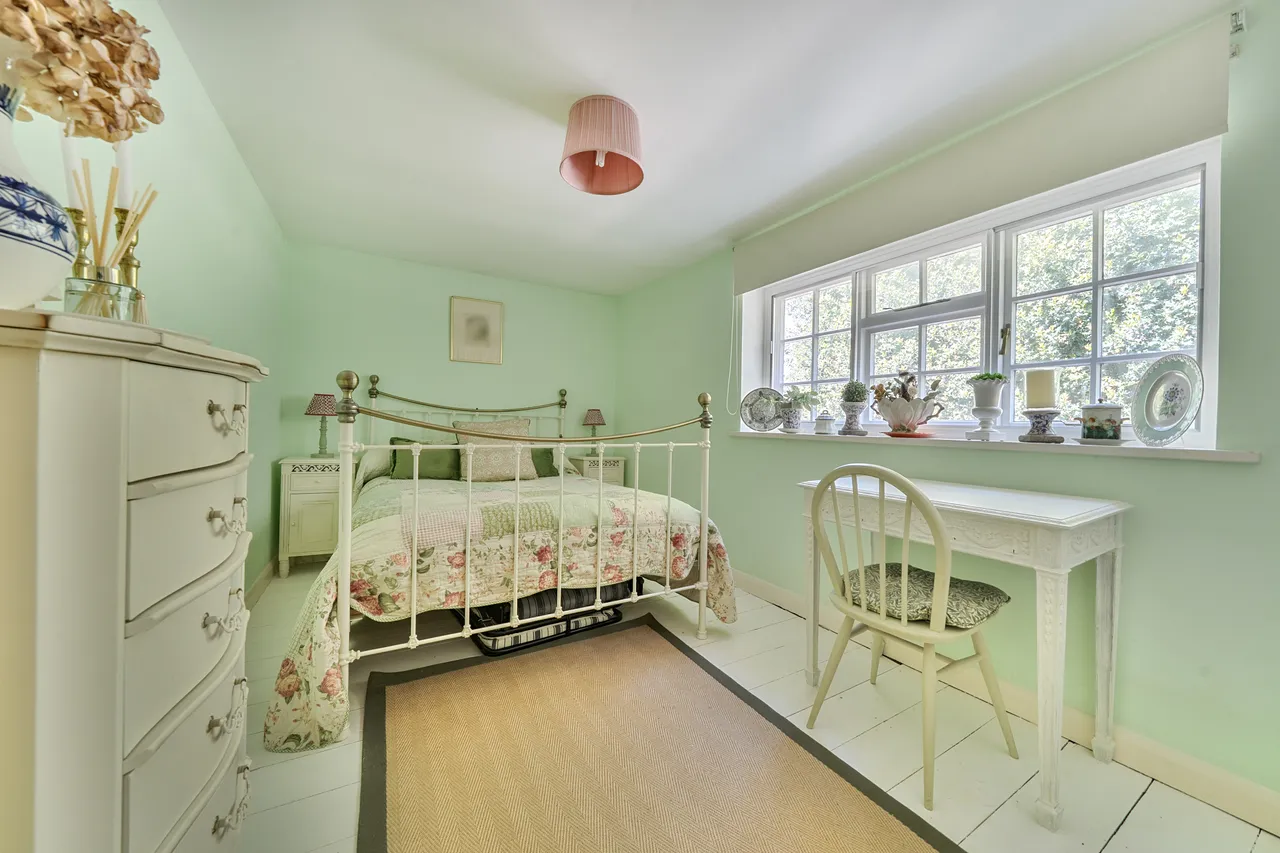 St. Pauls Road, Chichester, PO19, photo 5