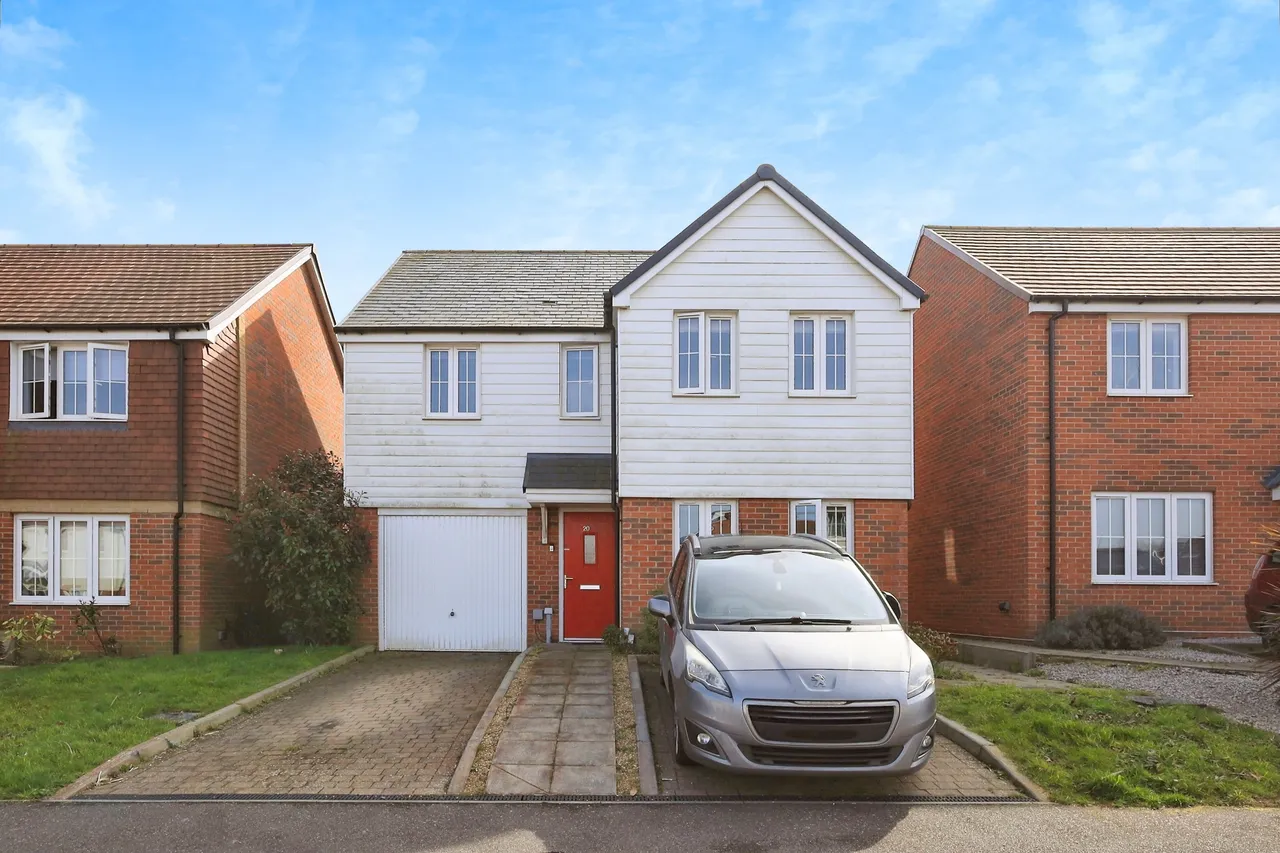 4 bed house for sale, Mallow Drive, Stone Cross, BN24