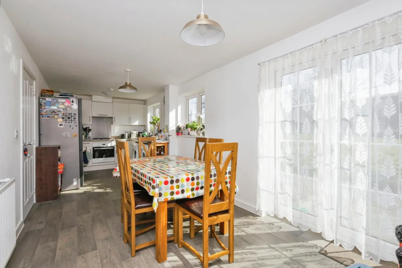 Mallow Drive, Stone Cross, BN24, photo 2