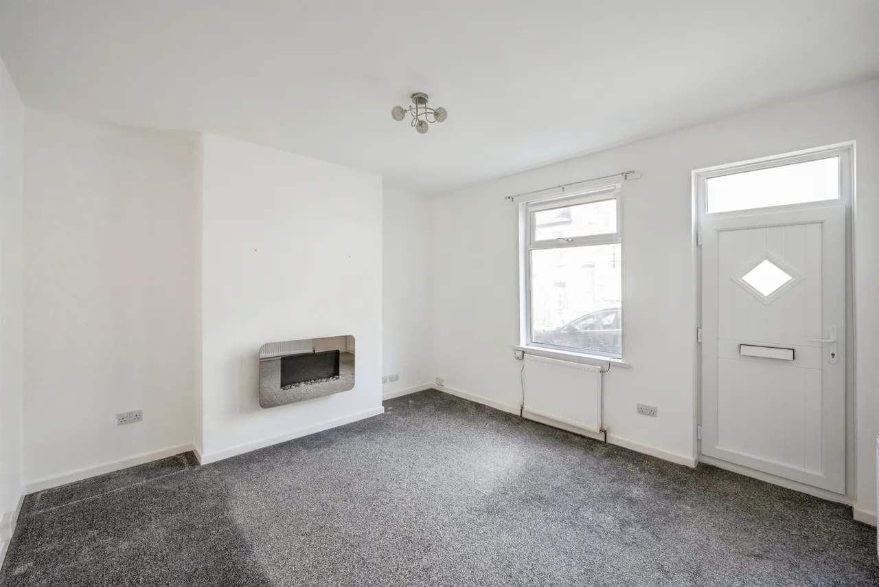 Avenue Road, Wath-Upon-Dearne, S63, photo 5