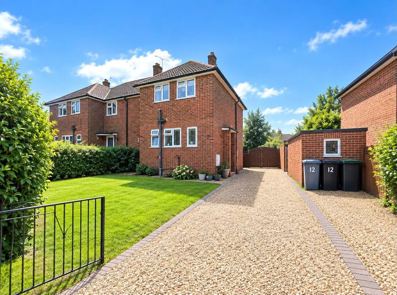 3 bed house to rent — Ryebeck Road, Church Crookham, GU52 6HP