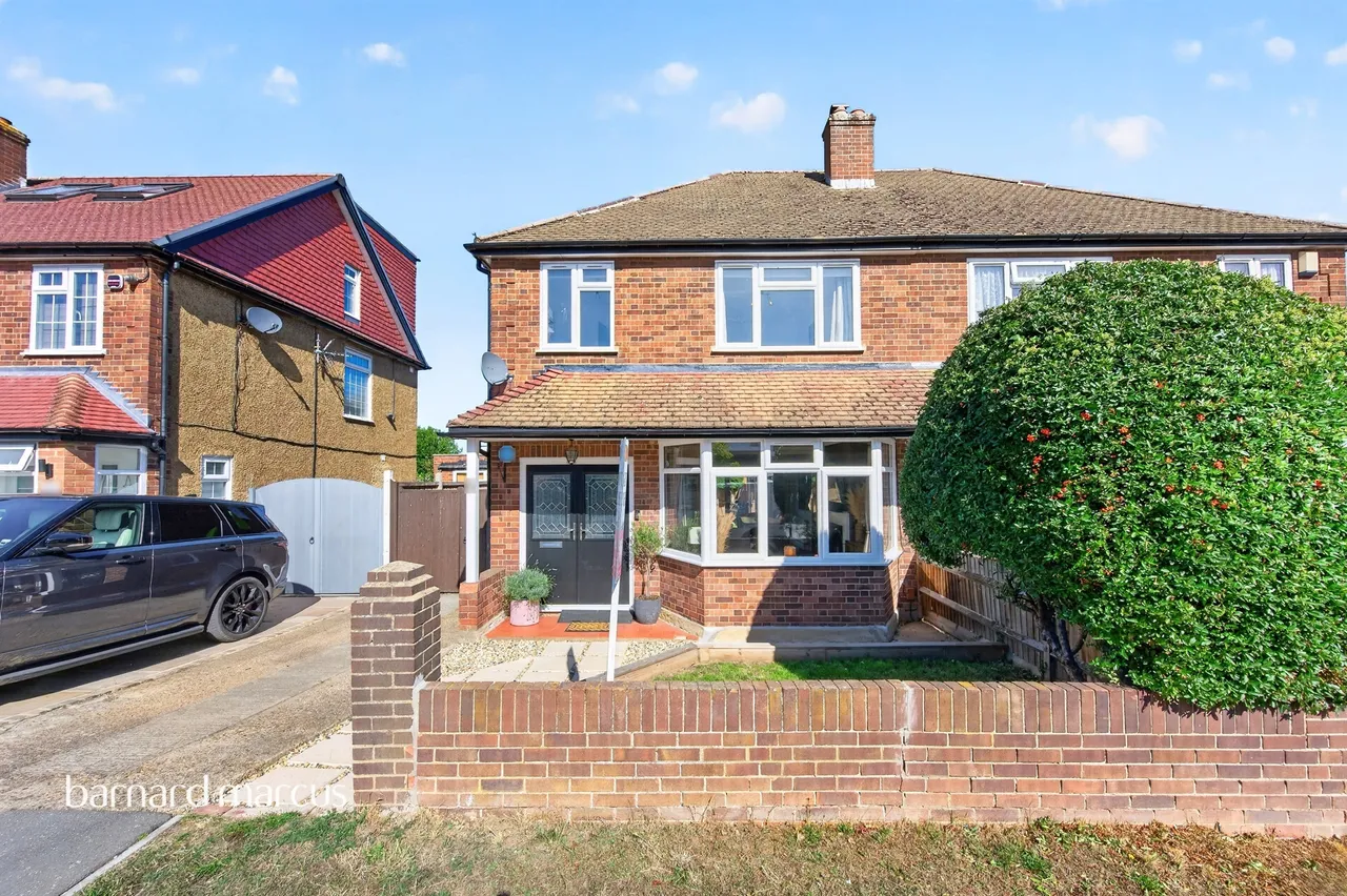 3 bed house for sale, Cumberland Drive, Chessington, KT9