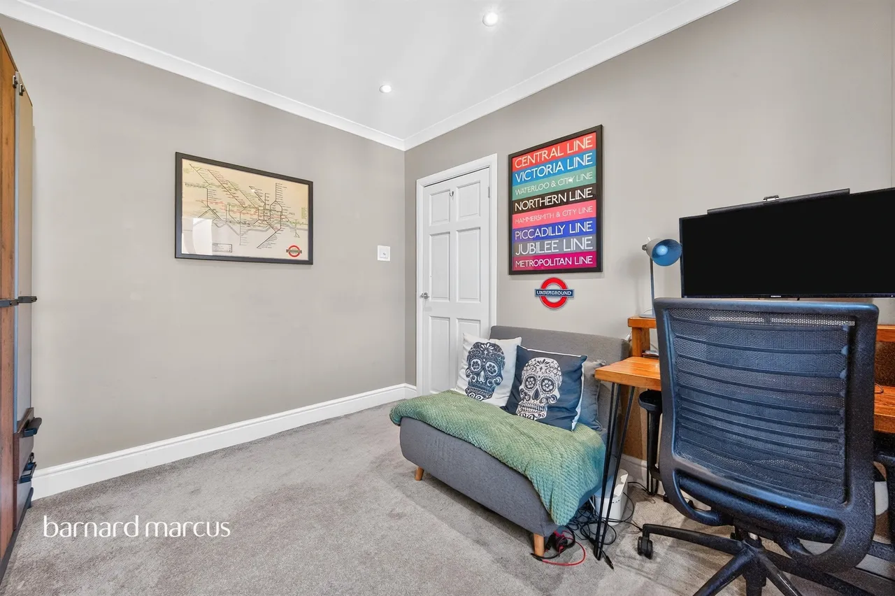 Cumberland Drive, Chessington, KT9, photo 11