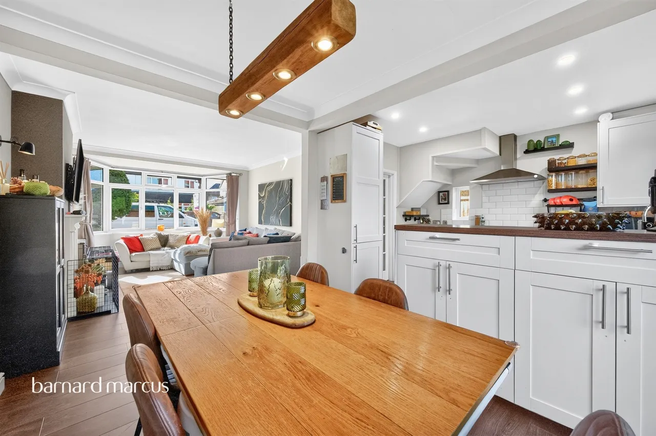 Cumberland Drive, Chessington, KT9, photo 14
