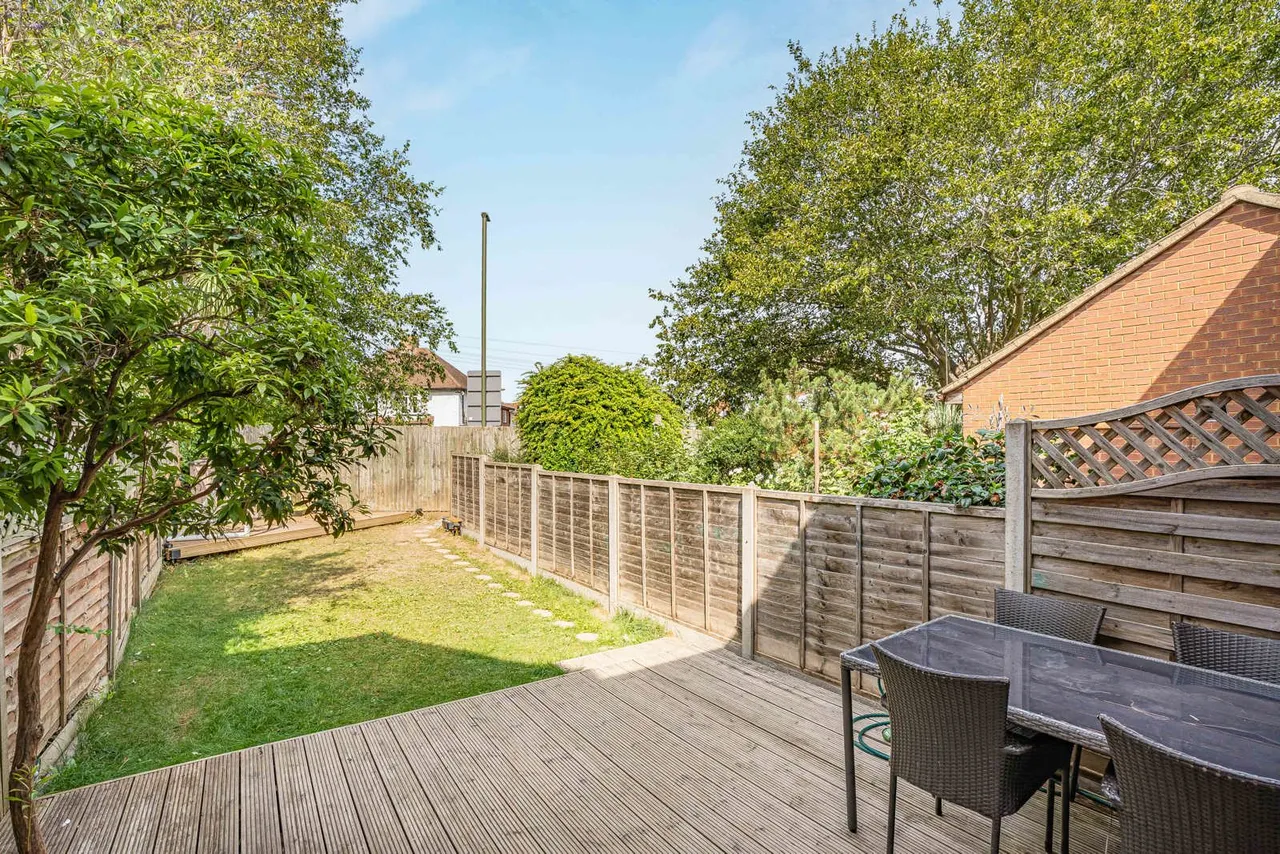 Milton Gardens, Staines-upon-Thames, TW19, photo 2