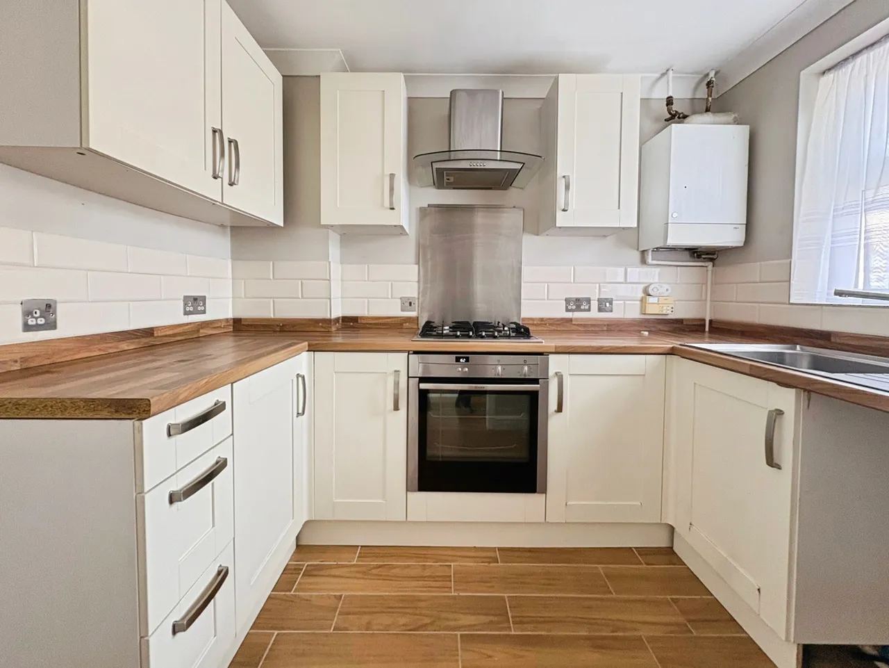Milton Gardens, Staines-upon-Thames, TW19, photo 4