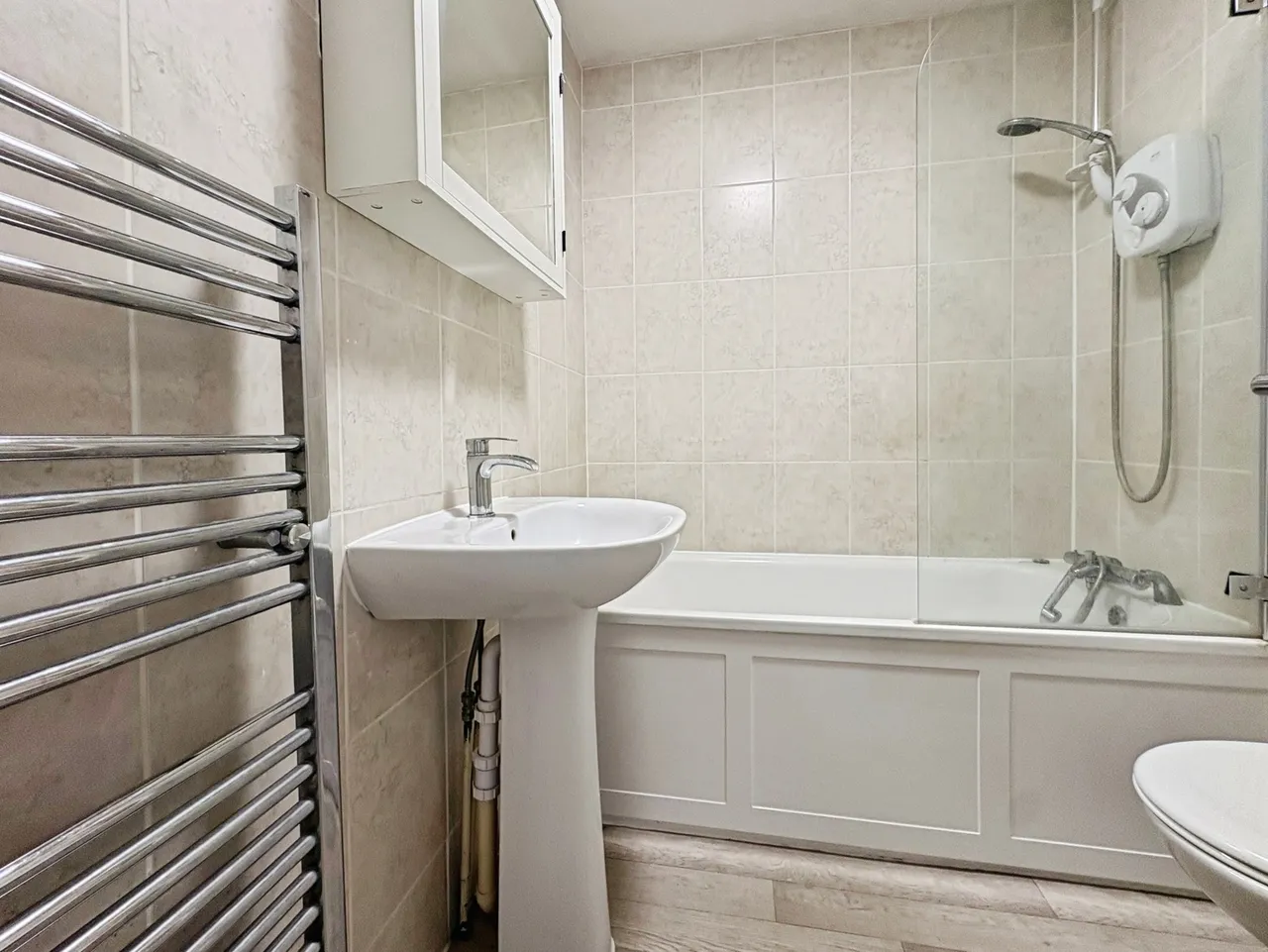 Milton Gardens, Staines-upon-Thames, TW19, photo 7