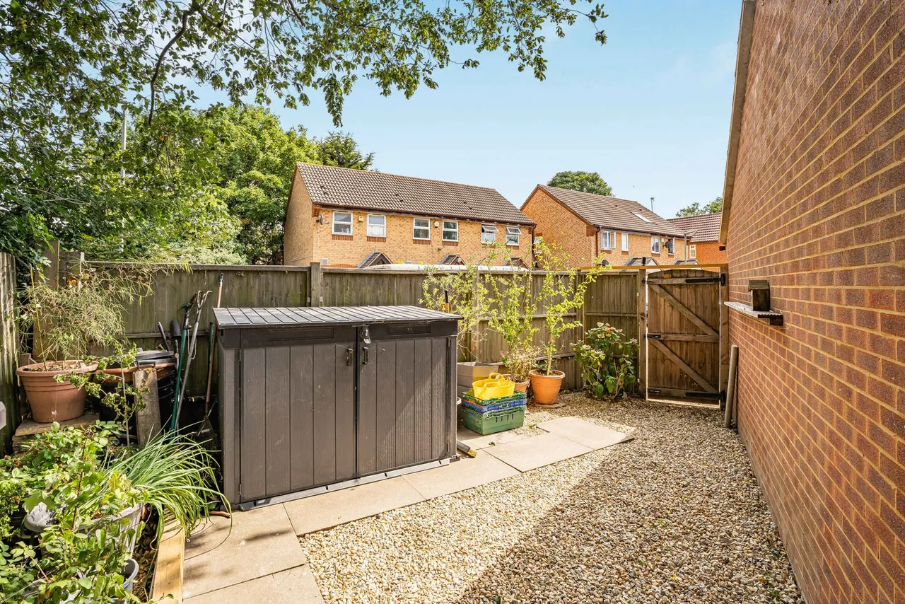 Milton Gardens, Staines-upon-Thames, TW19, photo 9