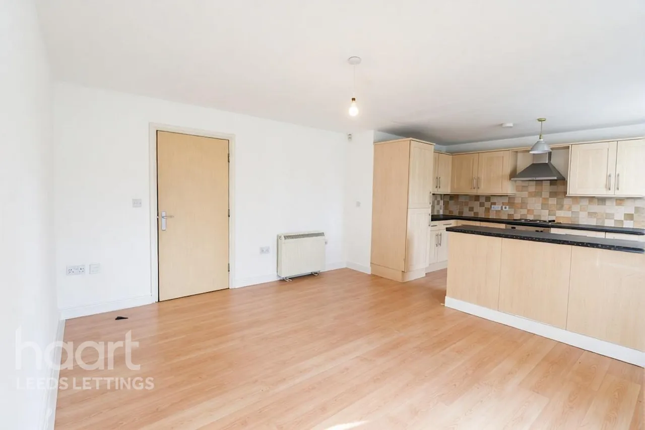 Admiral Street, LS11, photo 3