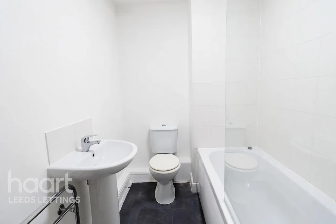 Admiral Street, LS11, photo 7