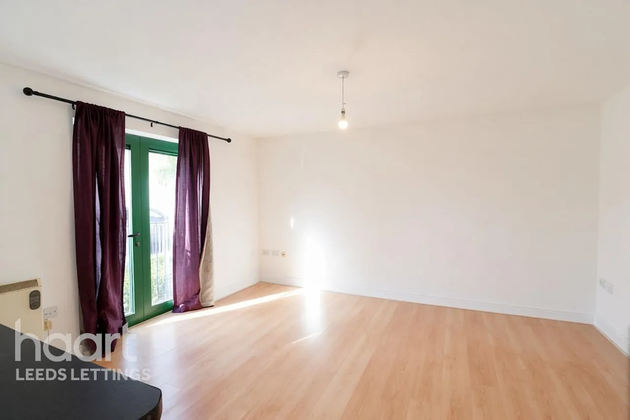 Admiral Street, LS11, photo 6
