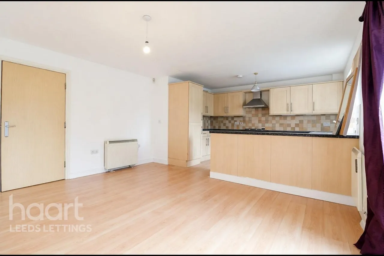 Admiral Street, LS11, photo 2